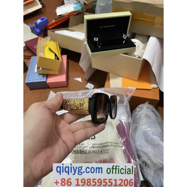 qiqiyg.com Whatsapp:+8619859551206 Betrodd leverantör Q880 2026 REA Modegrossist av högsta kvalitet: Handväskor, kläder och skor till bästa pris