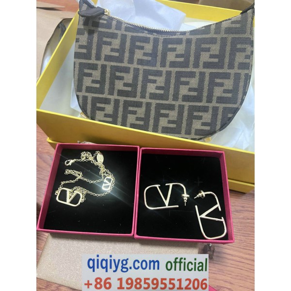 qiqiyg.com Whatsapp:+8619859551206 Betrodd leverantör Q889 2026 REA Modegrossist av högsta kvalitet: Handväskor, kläder och skor till bästa pris