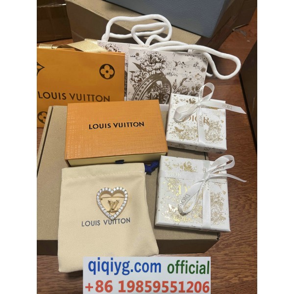 qiqiyg.com Whatsapp:+8619859551206 Betrodd leverantör Q51 2026 REA Modegrossist av högsta kvalitet: Handväskor, kläder och skor till bästa pris