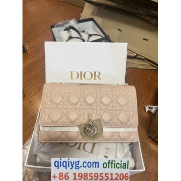 qiqiyg.com Whatsapp:+8619859551206 Betrodd leverantör Q403 2026 REA Modegrossist av högsta kvalitet: Handväskor, kläder och skor till bästa pris