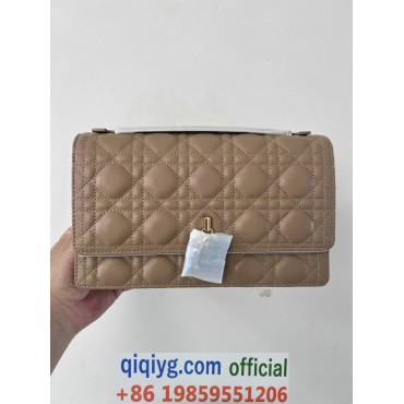 qiqiyg.com Whatsapp:+8619859551206 Betrodd leverantör Q443 2026 REA Modegrossist av högsta kvalitet: Handväskor, kläder och skor till bästa pris