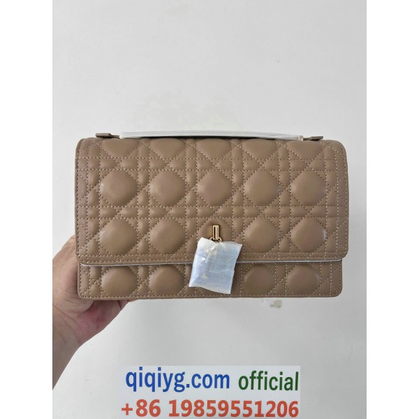 qiqiyg.com Whatsapp:+8619859551206 Betrodd leverantör Q443 2026 REA Modegrossist av högsta kvalitet: Handväskor, kläder och skor till bästa pris