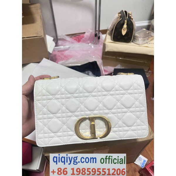 qiqiyg.com Whatsapp:+8619859551206 Betrodd leverantör Q637 2026 REA Modegrossist av högsta kvalitet: Handväskor, kläder och skor till bästa pris